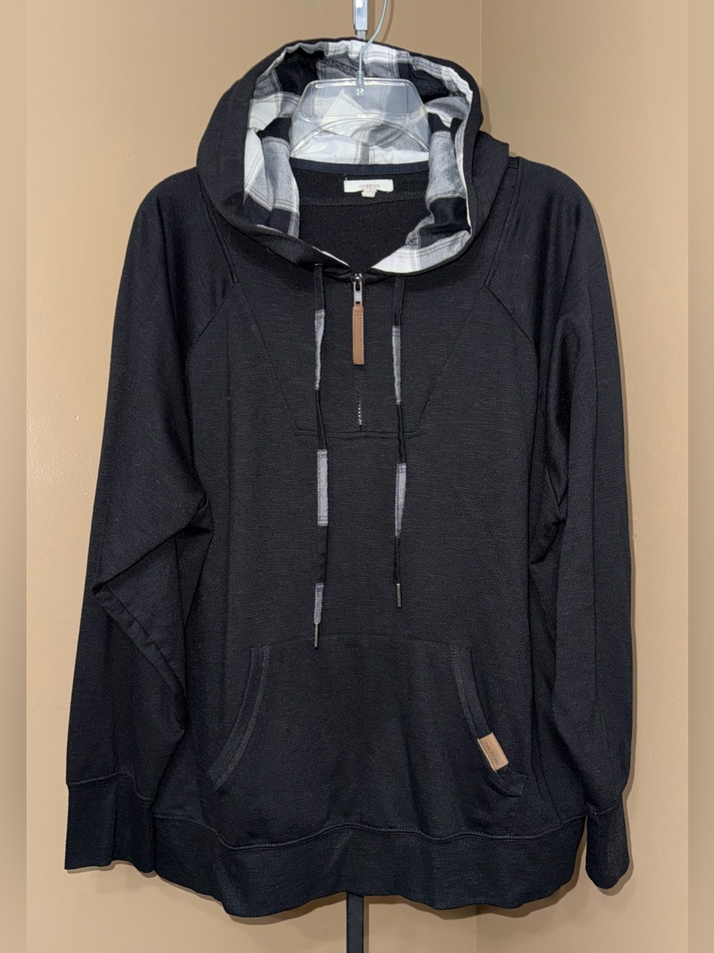 🌼MAURICES Black Hooded Pullover with Plaid-Lined Hood. Size XL.🌼